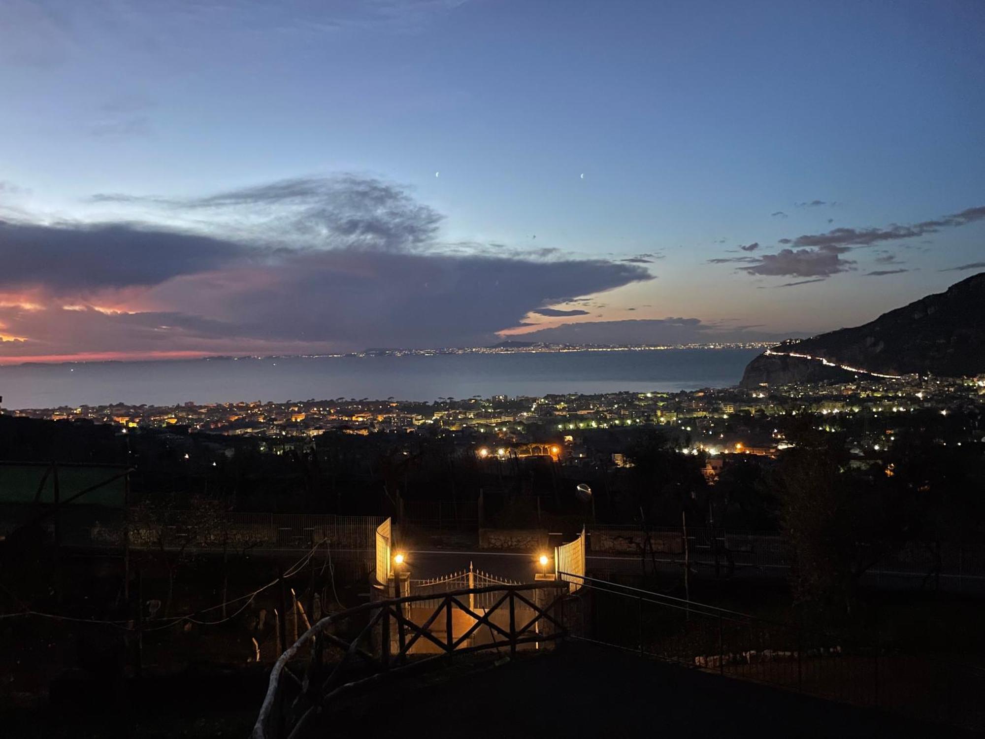 Sky View Villa П'яно-ді-Сорренто Екстер'єр фото